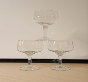 Zestaw 3 starych kieliszków do szampana, 150 ml /PRL/.