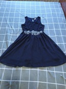 Elegancka czarna sukienka z kamyczkami rozm. 158