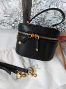 Torebka damskaw kolorze czarnym 