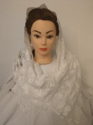 Mantylka / Szal w kolorze ecru w kwiaty 