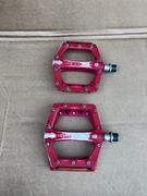 PEDAŁY czerwone takie, alu z ĆWIEKAMI. porządne, mocne!