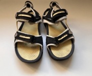 Sandały Nike rozmiar 38 wkładka około 24 cm