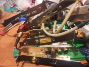 Zestaw rozszerzeń na śledziach do starych płyt głównych.