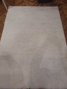 Biały, puszysty dywan