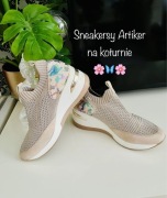 Sneakersy wciągane pudrowe na koturnie Artiker 38