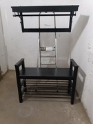 Wieszak na ubrania oraz półka na buty