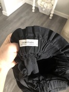 Spodnie z wysokim stanem.