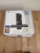 Konsola Microsoft Xbox 360 S 250GB Kinect  Pad bezprzewodowy Box Gra