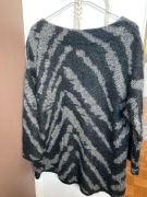 Sweter Solar czarno-szary S moher maziaje solar.