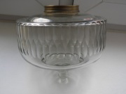 Stary, duży zbiornik do lampy naftowej