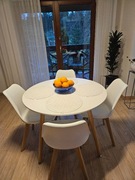 Sprzedam stół z 4 krzesłami + 2 krzesła gratis