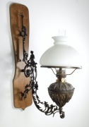 Eklektyczny kinkiet ścienny/ lampa naftowa 1890–1900r