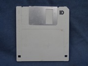 Dyskietka 3,5" 2HD 1,44 MB używana kolor SZARY