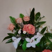 Komplet Stroik na grób i róże i lile, biały i róż 