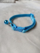 Niebieska Obroża dla Kota z Dzwoneczkiem – Wzór w Łapki