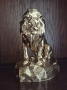 Lew geometryczny złoty 13 cm – figurka dekoracyjna 3D low-poly