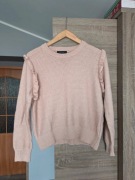 Różowy sweter z falbaną pudrowy róż długi rękaw okrągły dekolt