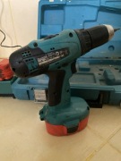 Sprzedam wkrętarkę Makita plus baterie i walizka