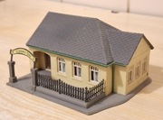 Domek z płotem Lipowy Gaj H0 (TT)