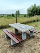 Stół betonowy do gry w szachy i chińczyka 