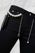 Czarne jeansy modelujące UIUJ, ozdobny pasek / łańcuszek w komplecie, XS