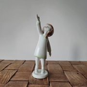 Porcelanowa figurka Hollohaza dziewczynka 