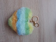 Brelok pompon futerko serce wielokolorowy 