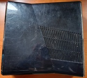 XBOX 360 S uszkodzony.