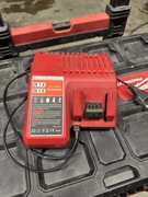 Ładowarka do akumulatorów milwaukee m18