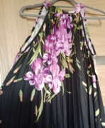 Nowa Luźna plisowana czarna sukienka kwiaty wiązana na szyi, rozkloszowana