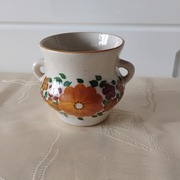 Pojemnik/wazonik ceramiczny ręcznie malowany; motyw kwiatowy