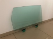 AUDI Q7 4M szyba tylna tył prawa 4M0845026