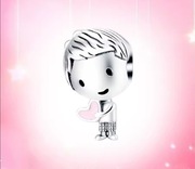 Prezent na Dzień Babci od wnuczka Charms w ozdobnym pudełku