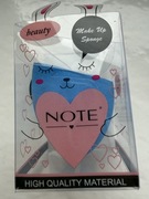 Gąbeczką do makijażu