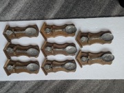 Komplet kolekcjonerskich łyżek z cyny na wieszakach