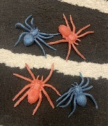 Stare gumowe pająki z lat 90 4szt.