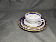 Filiżanka porcelanowa ze spodeczkiem i talerzykiem do ciasta