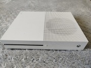 Xbox One S / 1 TB / 1 kontroler / 1 kabel  HDMI / 1 kabel zasil.