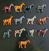 zestaw koników 13 szt. konie