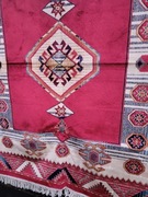 Dywan tkany z frędzlami