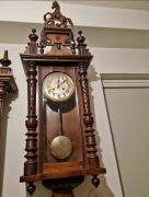 Zegar antyk funkcjonuje 