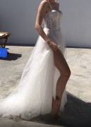 Suknia ślubna z transparętną spódnicą