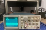 Analizator widma z tracking generatorem Tektronix 2711 1.8GHz