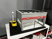 Miniaturowy Salon Porsche 1:64 Hot Wheels Majorette