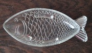 Szklana salaterka w kształcie ryby, szklany talerzyk