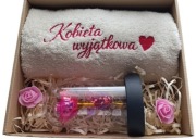 Box prezentowy dla niej,prezent na Dzień Kobiet,ręcznik z haftem i róża led
