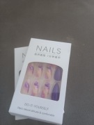 Dwa opakowania po 24 sztuk średnich naklejanych  paznokcij