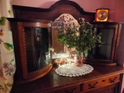 Kredens drewniany przeszklone gablotki lustro fazowane okres międzywojenny