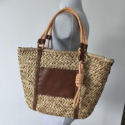 Letni koszyk damski, beżowy pleciony z trawy trzcinowej, brelok, Parfois