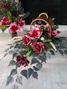 kompozycja nagrobna z bukietem  - komplet róże magnolie